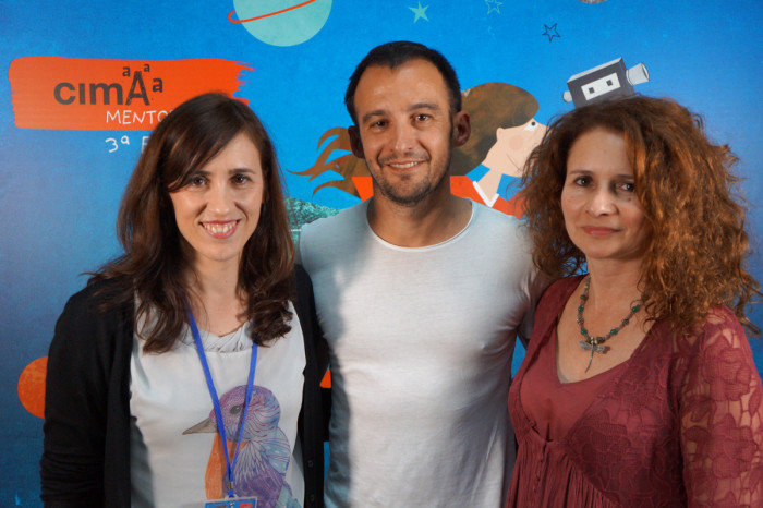 Amenábar con Juana Macías y Adriana Hoyos
